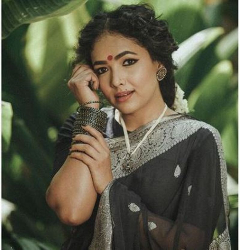 Colors Kannada Raja Rani anchor Anupama Gowda in retro look vcs