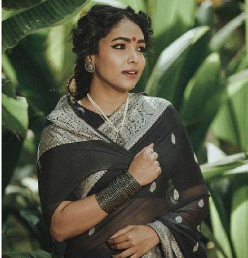 Colors Kannada Raja Rani anchor Anupama Gowda in retro look vcs