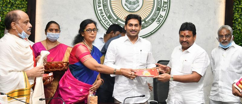 TTD Srisailam vijayawada durga tempe officers meets cm ys jagan