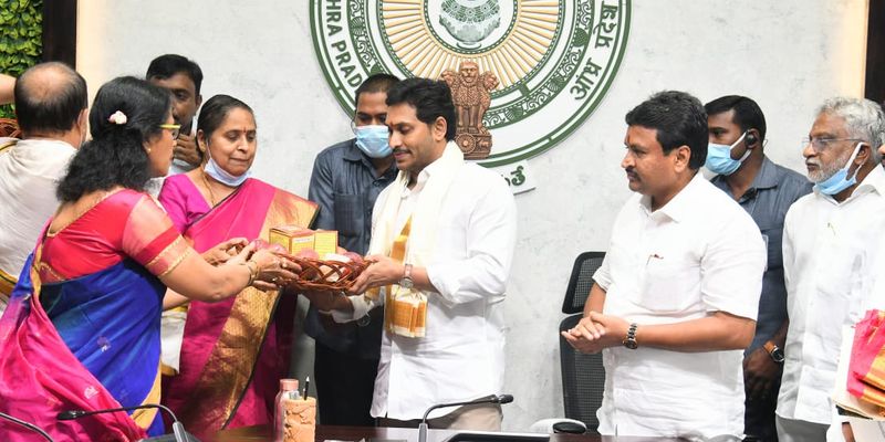 TTD Srisailam vijayawada durga tempe officers meets cm ys jagan