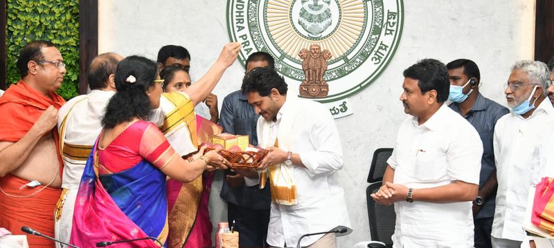 TTD Srisailam vijayawada durga tempe officers meets cm ys jagan