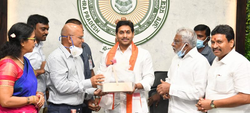 TTD Srisailam vijayawada durga tempe officers meets cm ys jagan