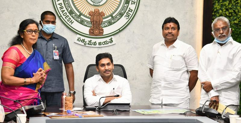 TTD Srisailam vijayawada durga tempe officers meets cm ys jagan