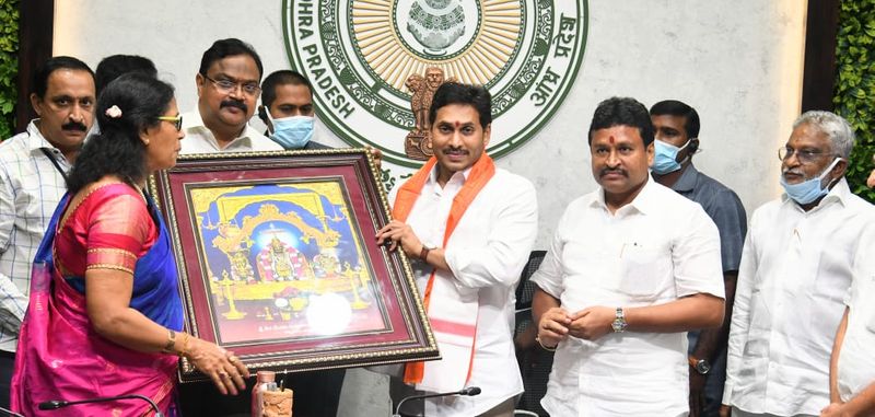 TTD Srisailam vijayawada durga tempe officers meets cm ys jagan