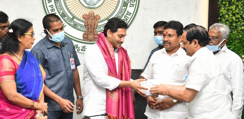 TTD Srisailam vijayawada durga tempe officers meets cm ys jagan