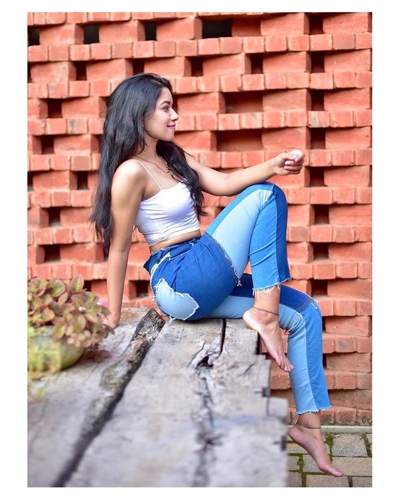 Gaddalakonda Ganesh fame Mirnalini Ravi cute photos