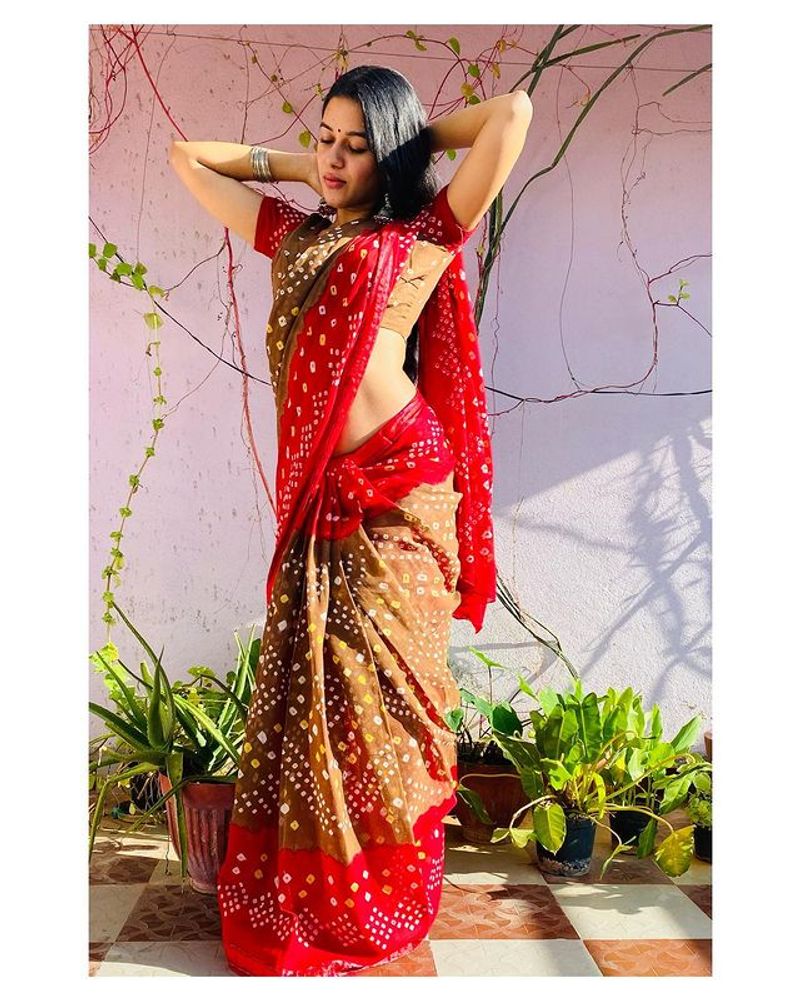 Gaddalakonda Ganesh fame Mirnalini Ravi cute photos