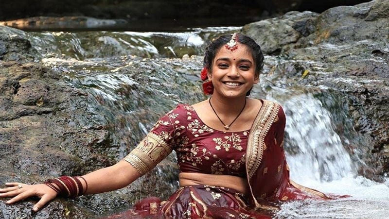 Actress Sumbul Tauqeer Khan showed hot style Seeing the bold pictures of imalee fans were left sweating