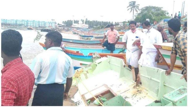 Vizhinjam shaken by cyclone; Boats wrecked