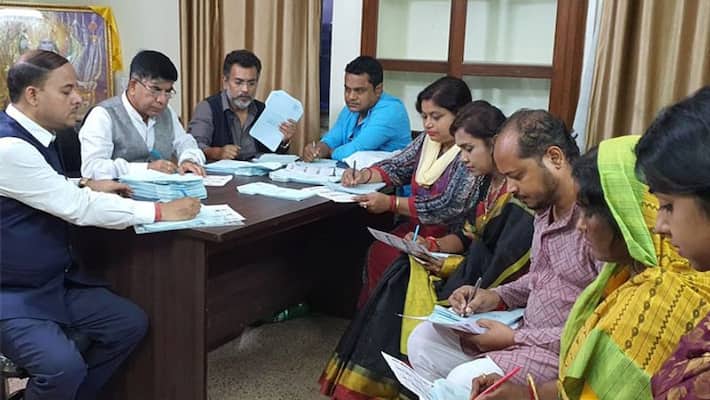 Bhabanipur by election, 40000 inland letters will be sent door to door in support of BJP candidate Priyanka Tibrewal Bhabanipur by election, 40000 inland letters will be sent door to door in support of BJP candidate Priyanka Tibrewal