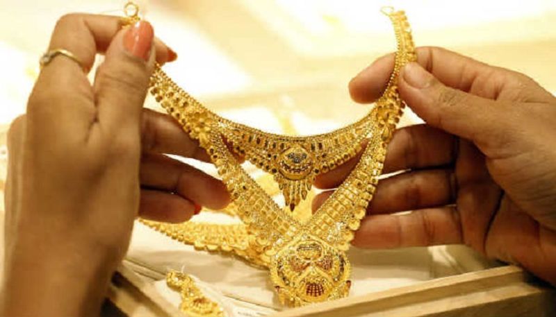 Gold Silver Price today: Gold futures reached a low of about six months, know the price