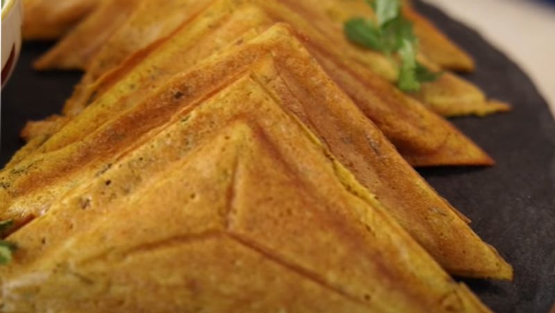 Recipe : try this Bread Pakora Without Bread and oil made in sandwich maker