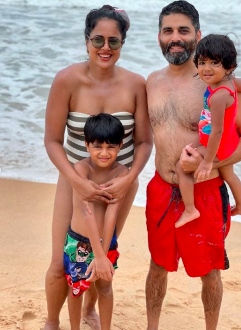 Actress Sameera Reddy vacation photos viral dpl