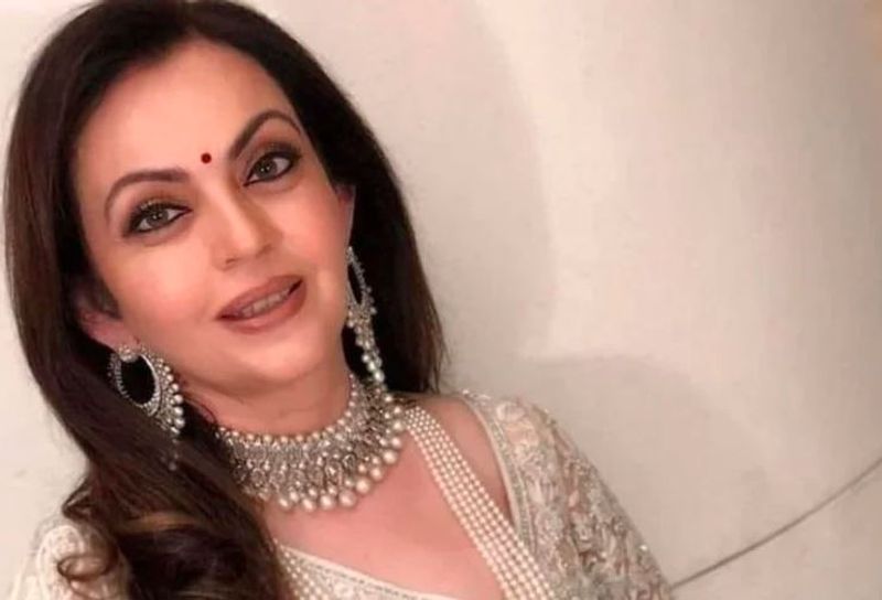 Did Nita Ambani drank costly water that costs 40 lakh per Bottle dpl