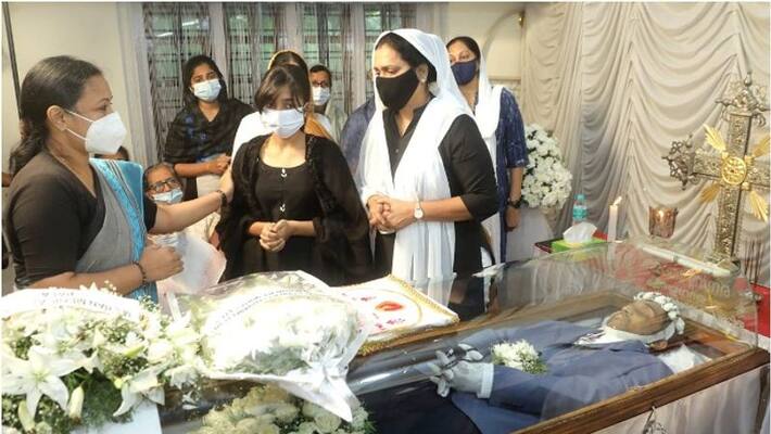the decision to donate the organ was exemplary The health minister said to Navis Family the decision to donate the organ was exemplary The health minister said to Navis Family