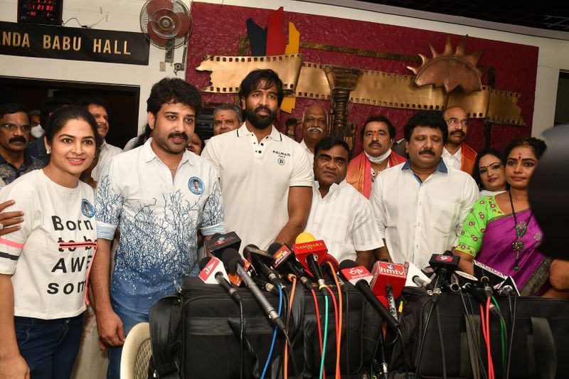mohanbabu manchu vishnu plan for check to chiranjeevi naresh comments hot topic in tollywood ?