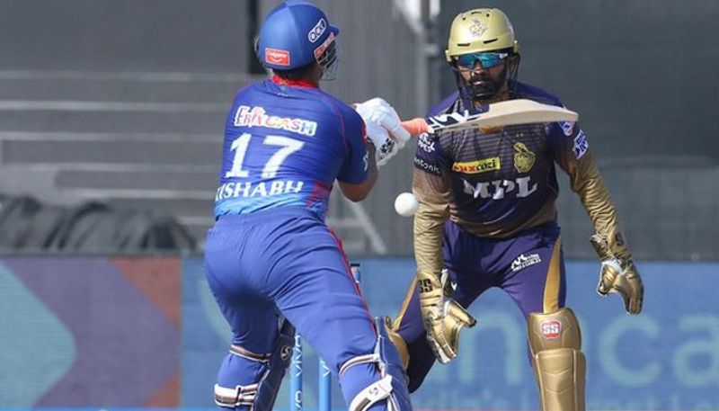 Rishabh Pant beats Dinesh Karthik With bat and words exchange between tim southee, Ashwin