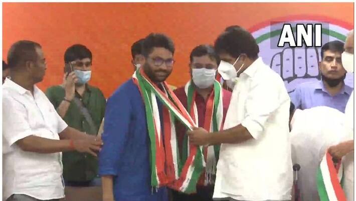 jignesh mevani to media after his congress entry jignesh mevani to media after his congress entry
