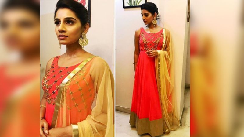 IPL2021 : MI player Jasprit Bumrah's wife sanjana ganesan before and after photos, see here