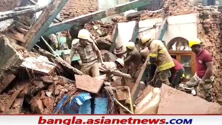 A Building Collapse in Ahiritola during heavy Rain in North Kolkata RTB A Building Collapse in Ahiritola during heavy Rain in North Kolkata RTB