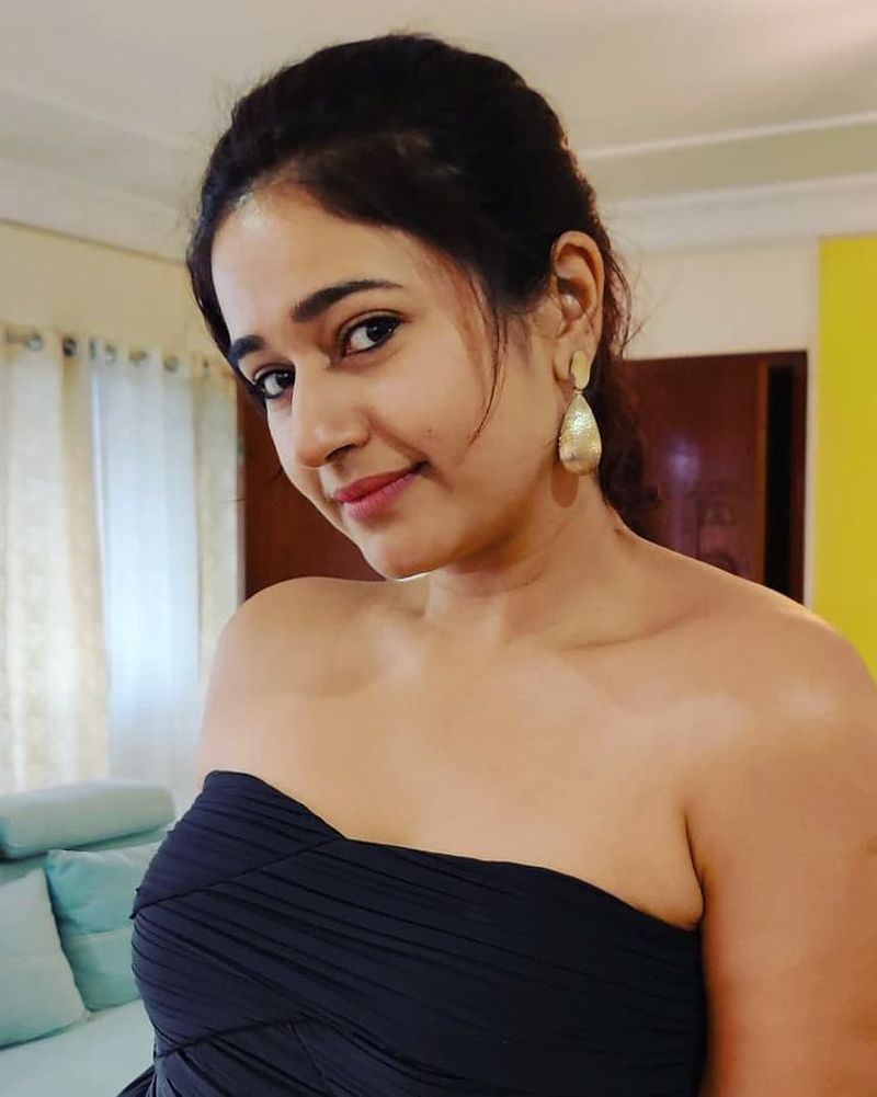 Actress Poonam Bajwa showing full legs in a black bikini hot photos