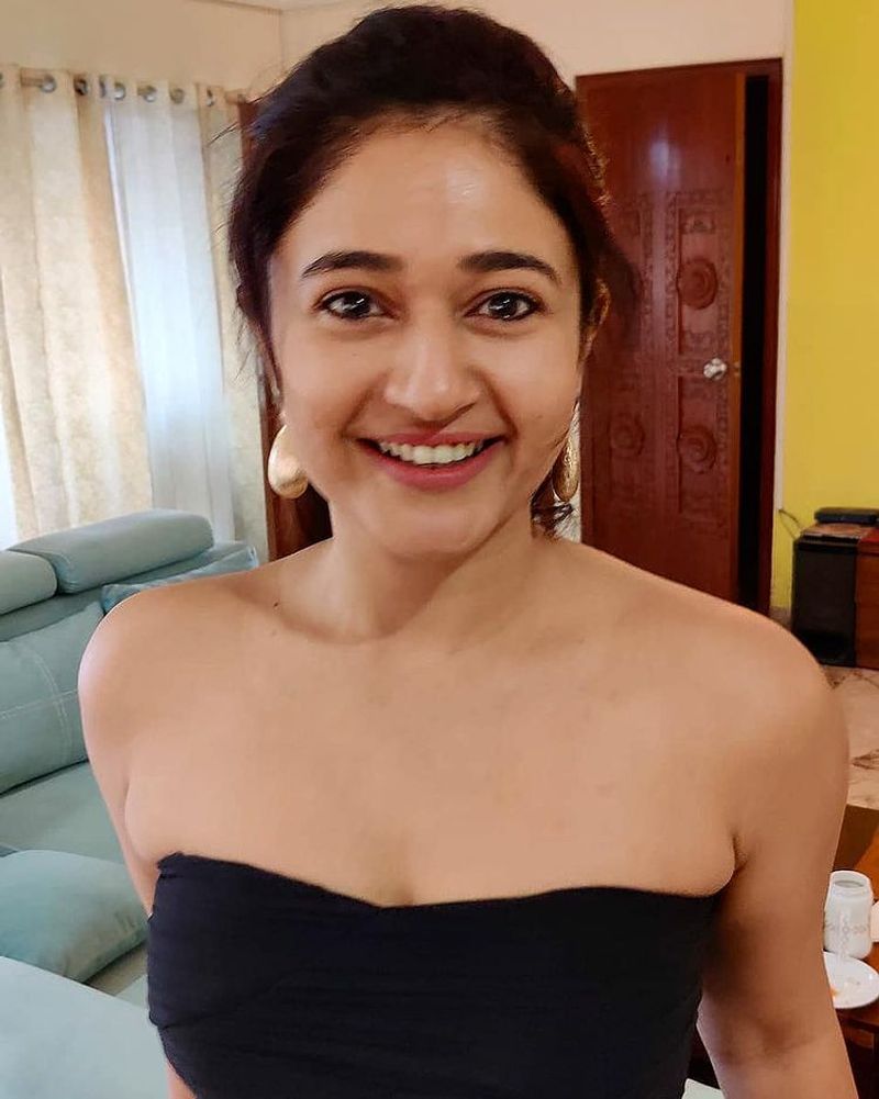 Actress Poonam Bajwa showing full legs in a black bikini hot photos