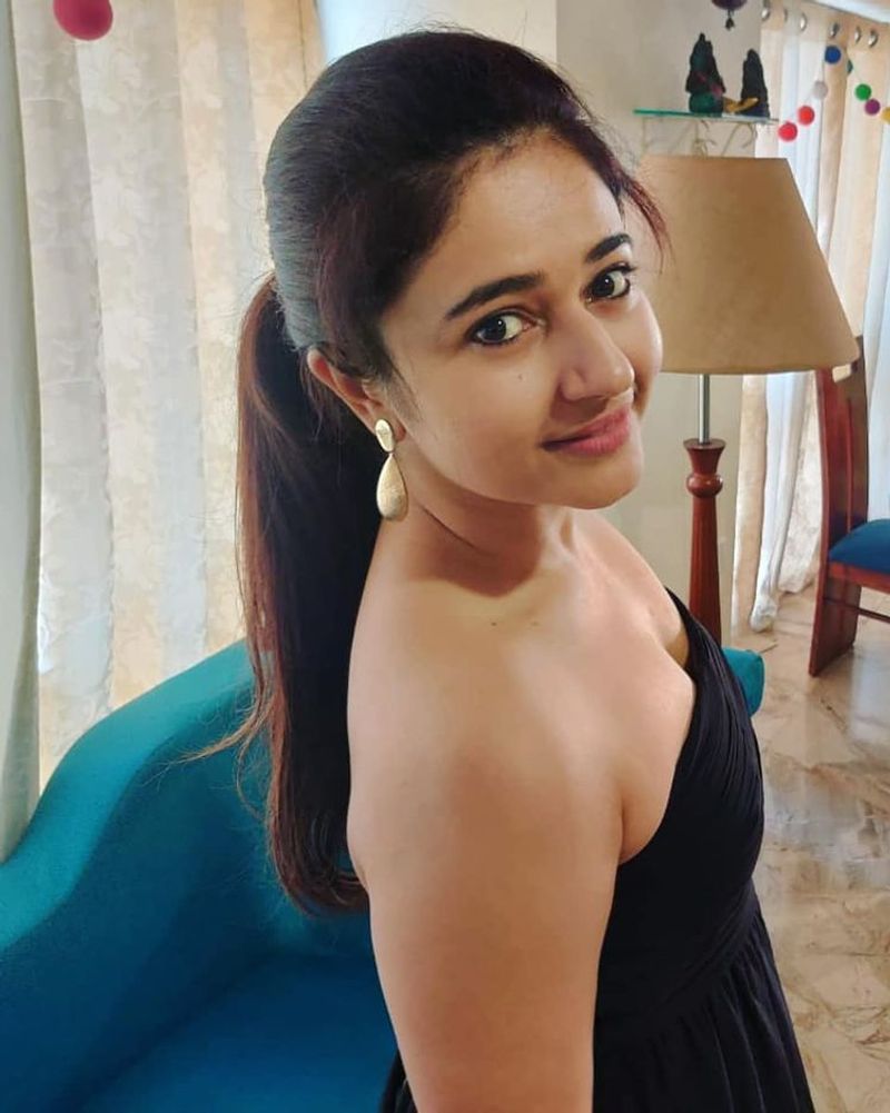 Actress Poonam Bajwa showing full legs in a black bikini hot photos