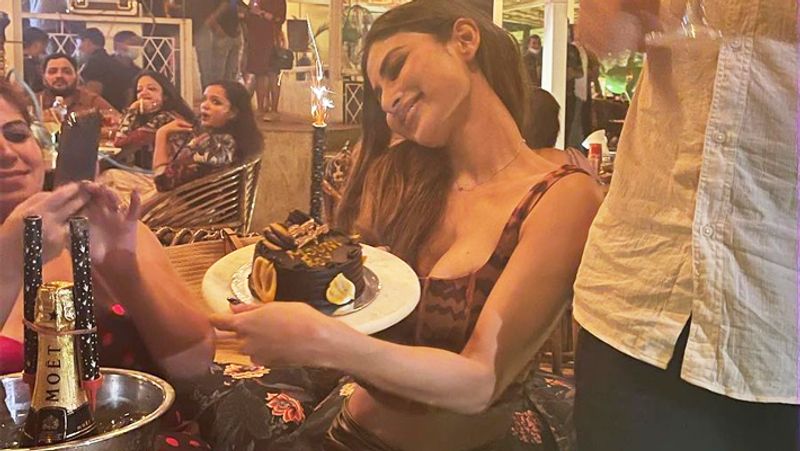 nagini serial fame mouni roy is all set to marry boyfriend Suraj Nambiar in January