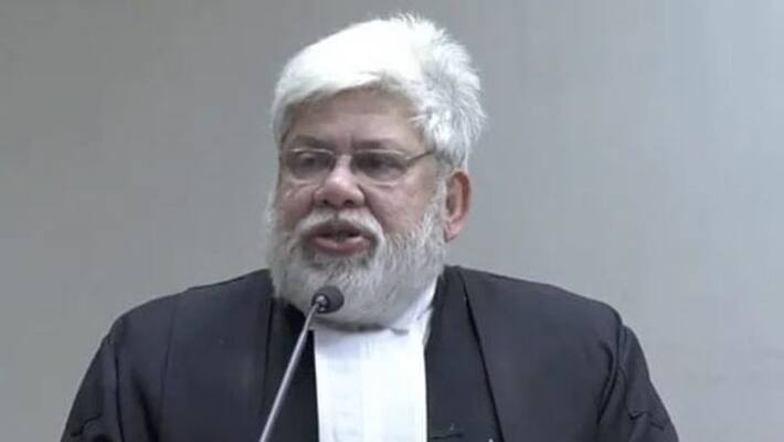 The Chief Justice, who left Kolkata with a heavy heart and a reluctant heart, also boycotted the farewell. The Chief Justice, who left Kolkata with a heavy heart and a reluctant heart, also boycotted the farewell.