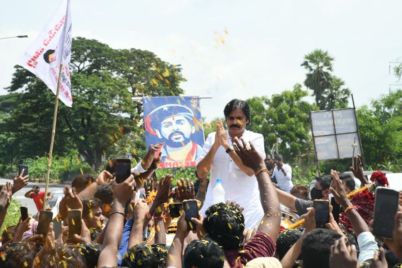 janasena chief pawan kalyan receives grand welcome