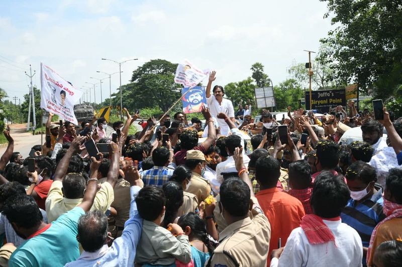 janasena chief pawan kalyan receives grand welcome
