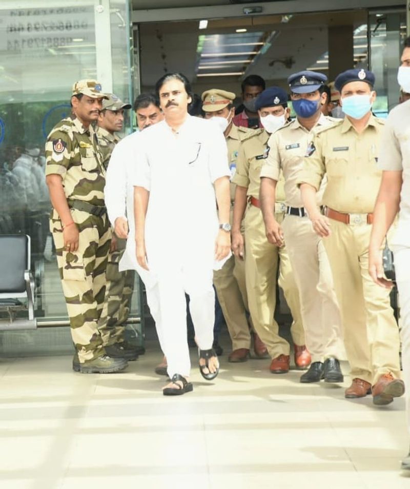 janasena chief pawan kalyan receives grand welcome