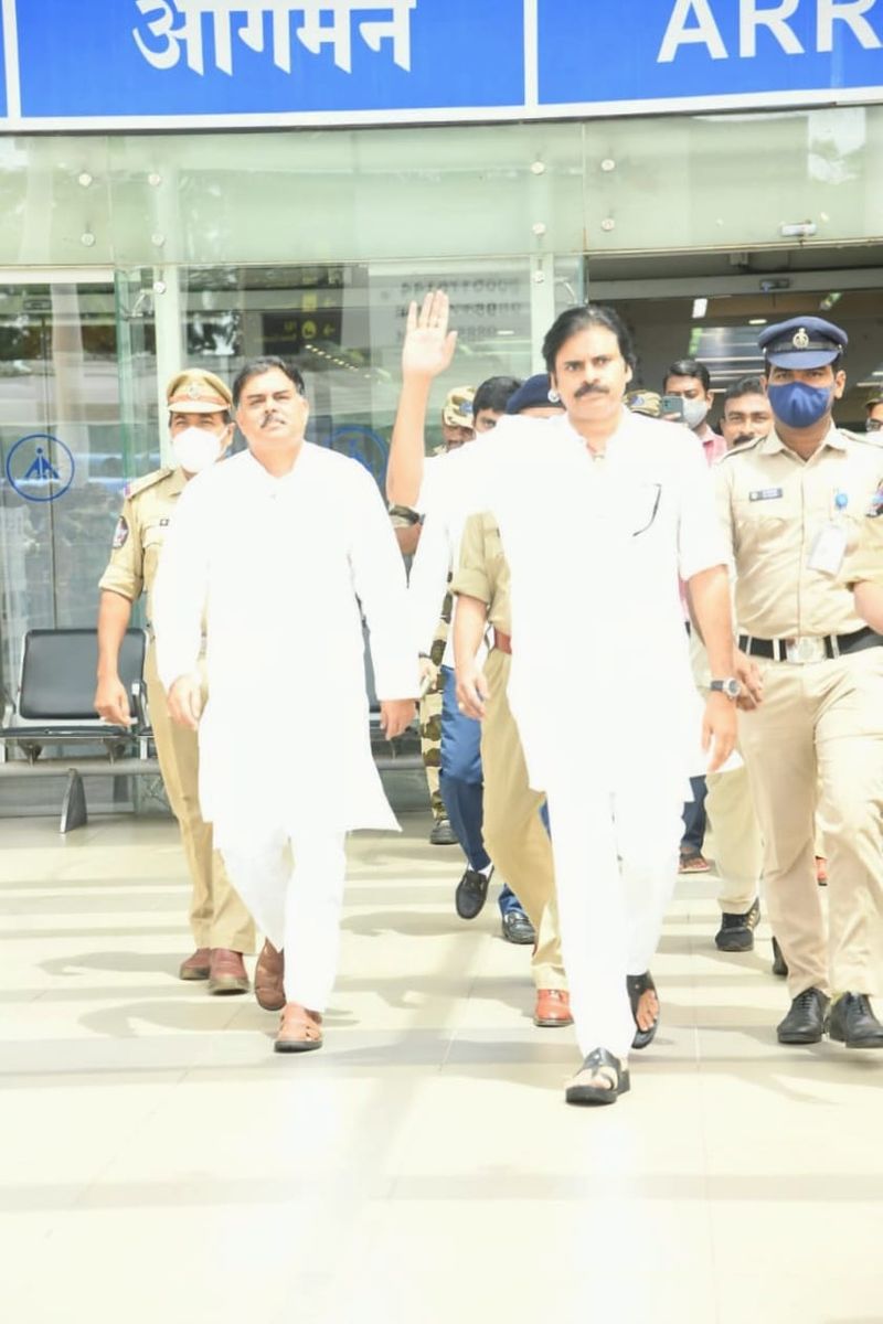 janasena chief pawan kalyan receives grand welcome