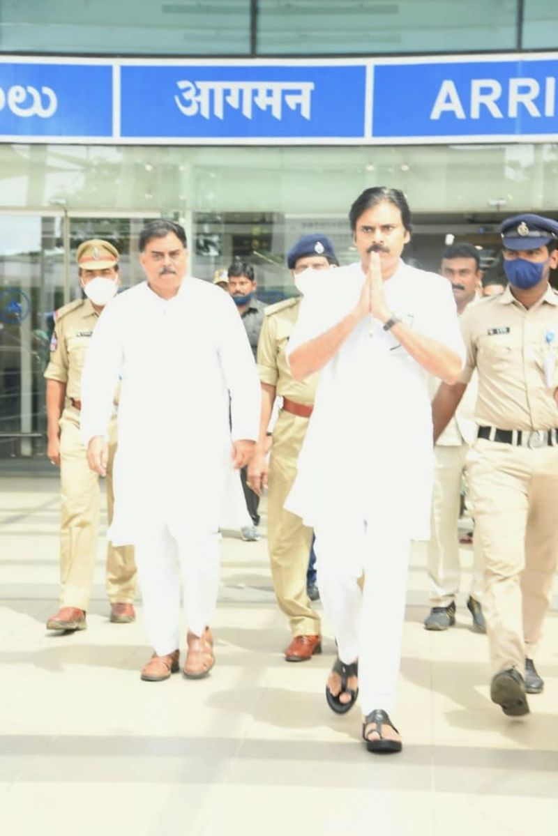 janasena chief pawan kalyan receives grand welcome