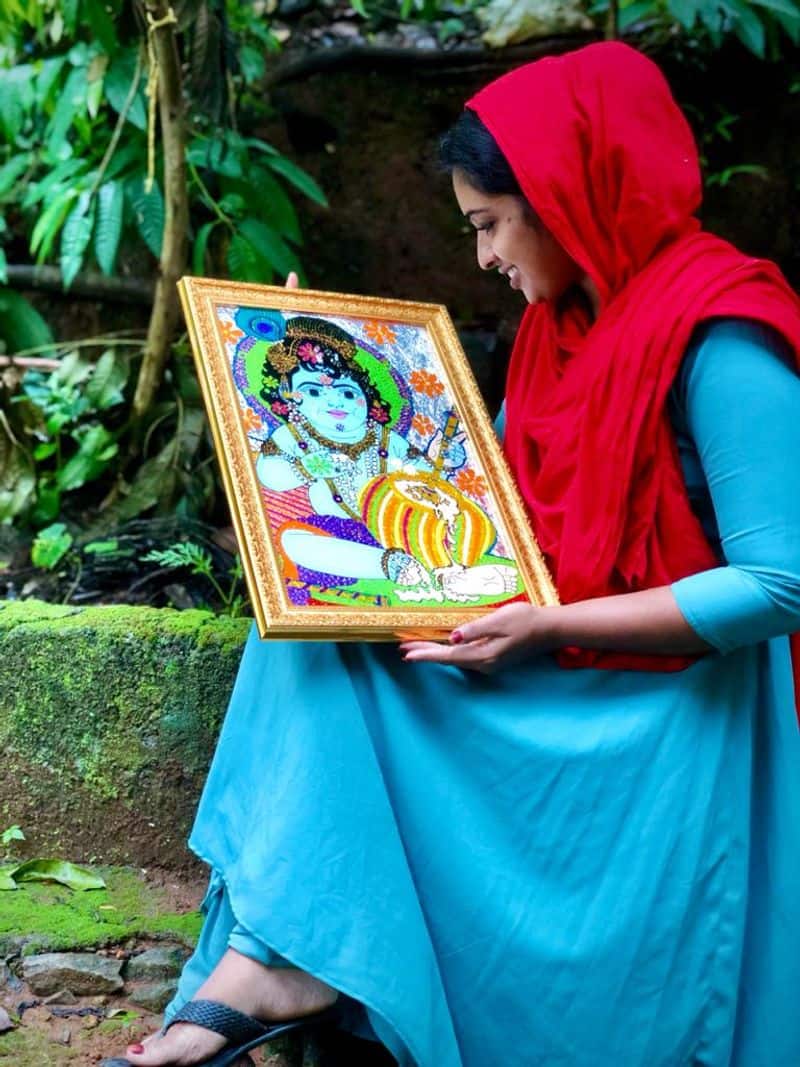 jasna salim present her painting before deity shares experience