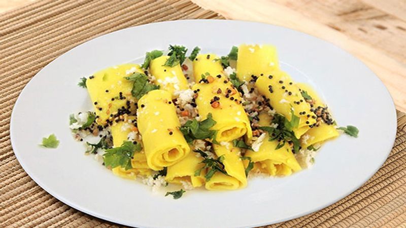 Recipe : try this easy and quick khandvi dish in microwave