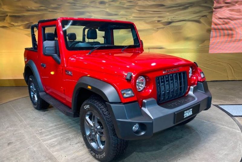 Die Hard Amitabh Bachchan Fan Paints His Mahindra Thar With Actors Dialogues Leaves Anand Mahindra Impressed
