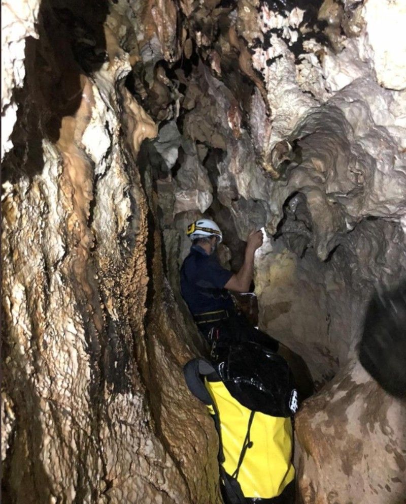 oman cavers expedition at the well of hell in Yemen