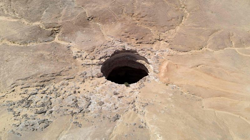 oman cavers expedition at the well of hell in Yemen