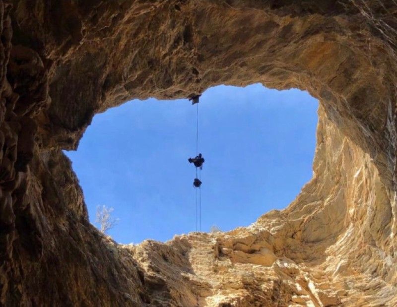 oman cavers expedition at the well of hell in Yemen