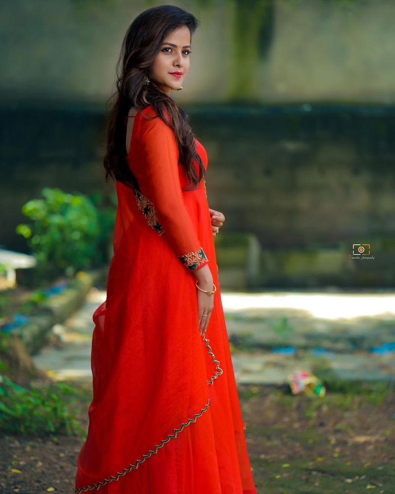allu arjun sister vaishnavi cute poses shake internet she got crazy role in ajith valimai