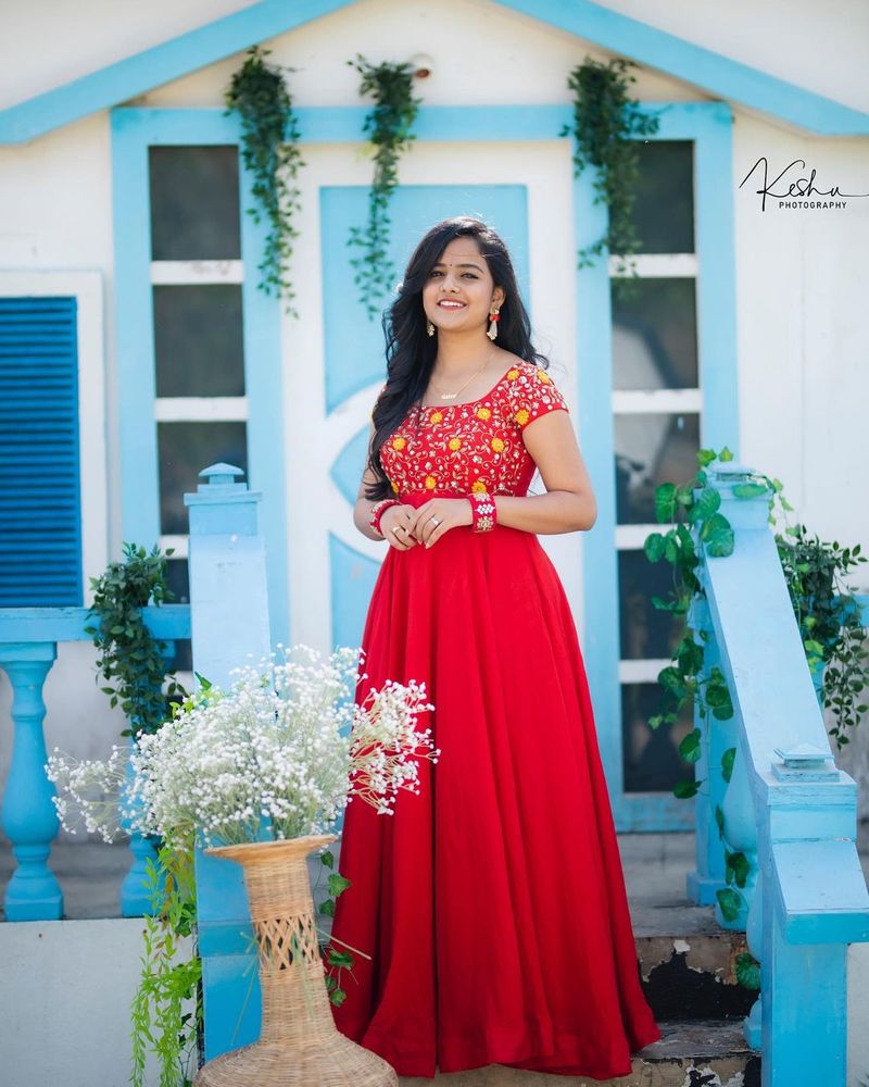 allu arjun sister vaishnavi cute poses shake internet she got crazy role in ajith valimai