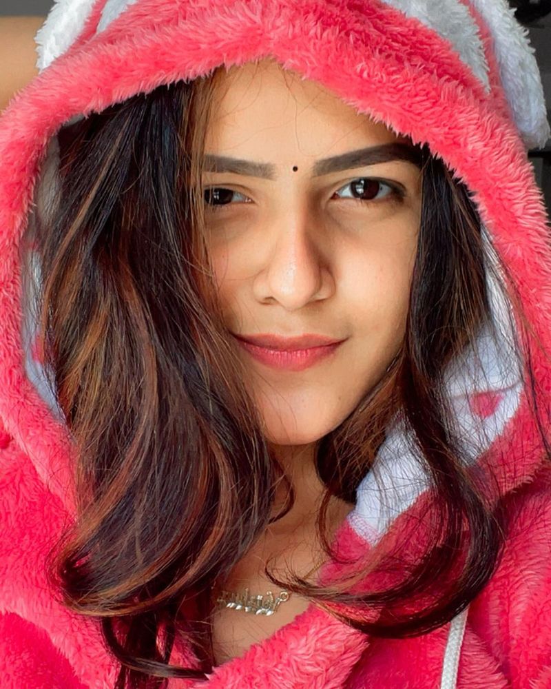 allu arjun sister vaishnavi cute poses shake internet she got crazy role in ajith valimai