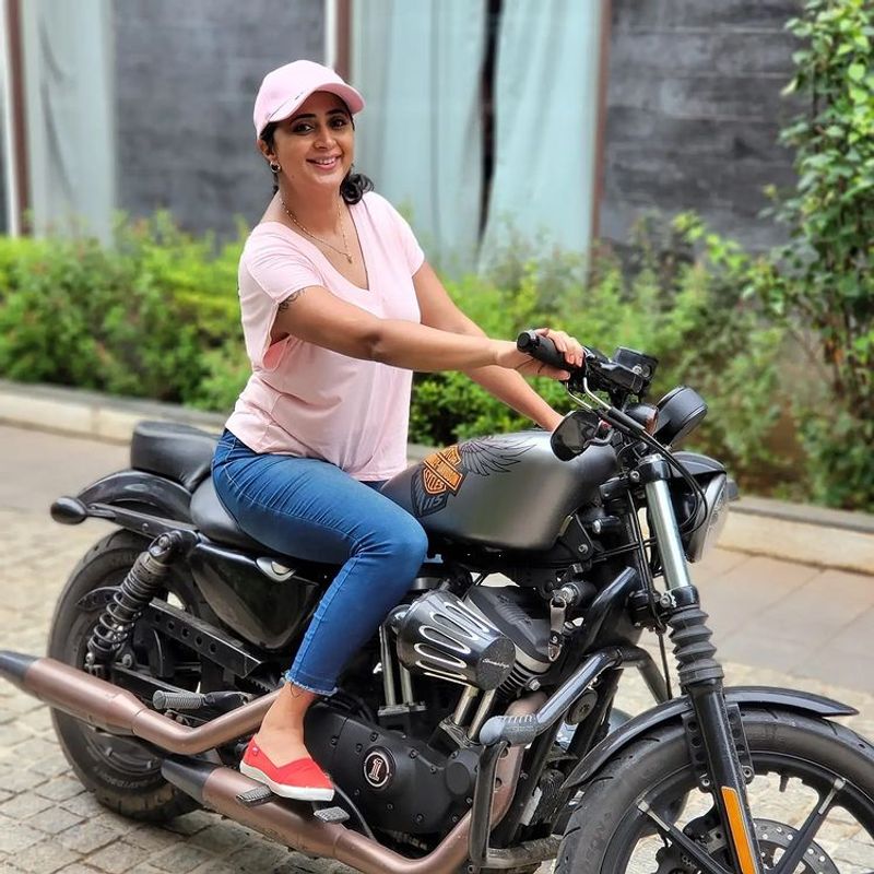Actress kaniha sitting on the bullet stylish photos goes viral