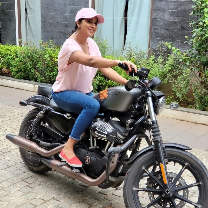 Actress kaniha sitting on the bullet stylish photos goes viral