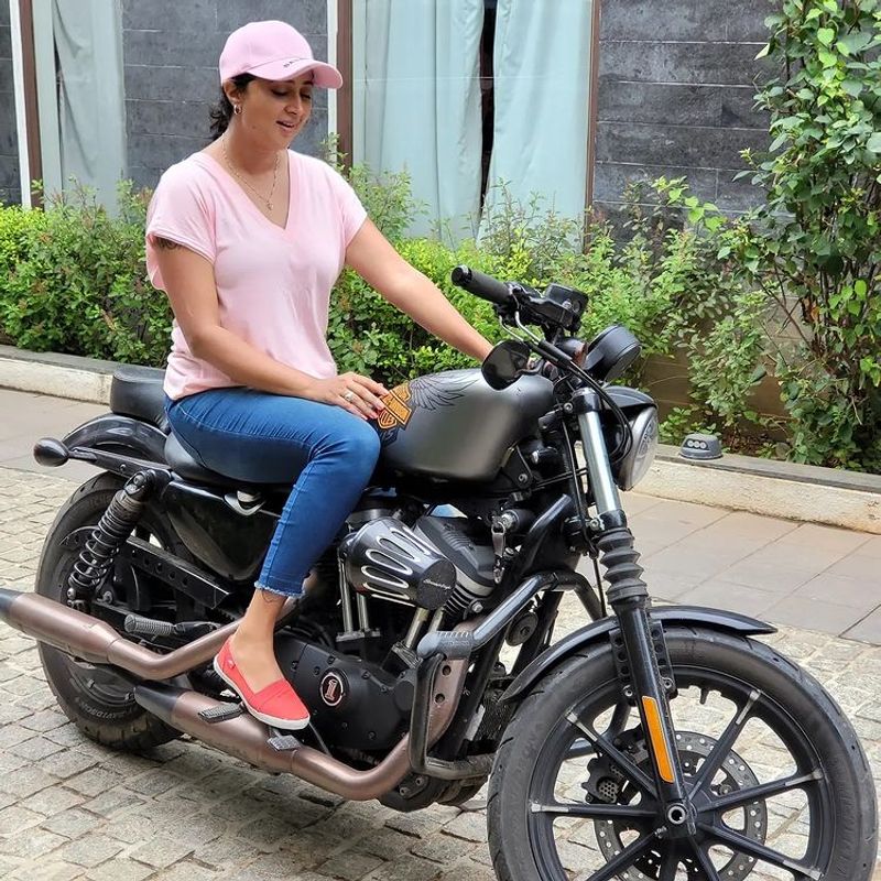 Actress kaniha sitting on the bullet stylish photos goes viral