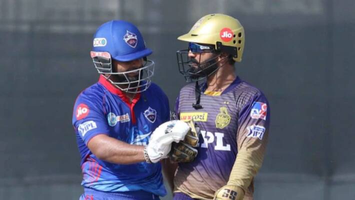 IPL 2021 Watch shocking video Dinesh Karthik narrowly escaped from Rishabh Pant hit IPL 2021 Watch shocking video Dinesh Karthik narrowly escaped from Rishabh Pant hit