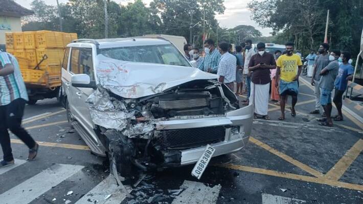 In Ambalapuzha, a tanker lorry and two cars collided In Ambalapuzha, a tanker lorry and two cars collided
