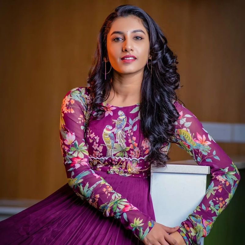 hot anchor vishnu priya wild card entry in biggboss5 and if it is real house shake ?