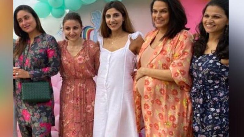 kareena kapoor seen without makeup at sister in laws soha ali khan daughter inaaya khemu birthday bash